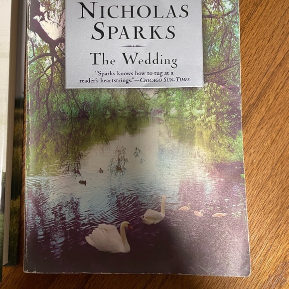 Two Nicholas Sparks books - Picture 4 of 5